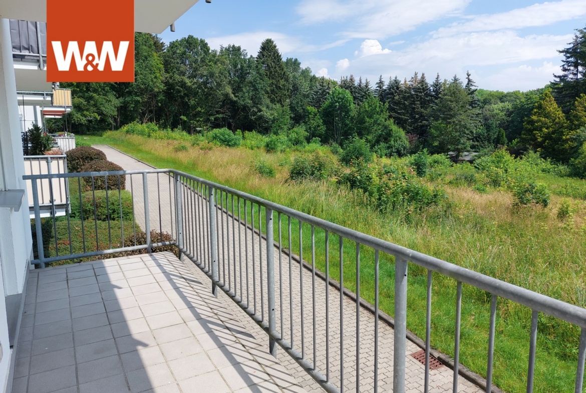 Großer Balkon mit Blick ins Grüne