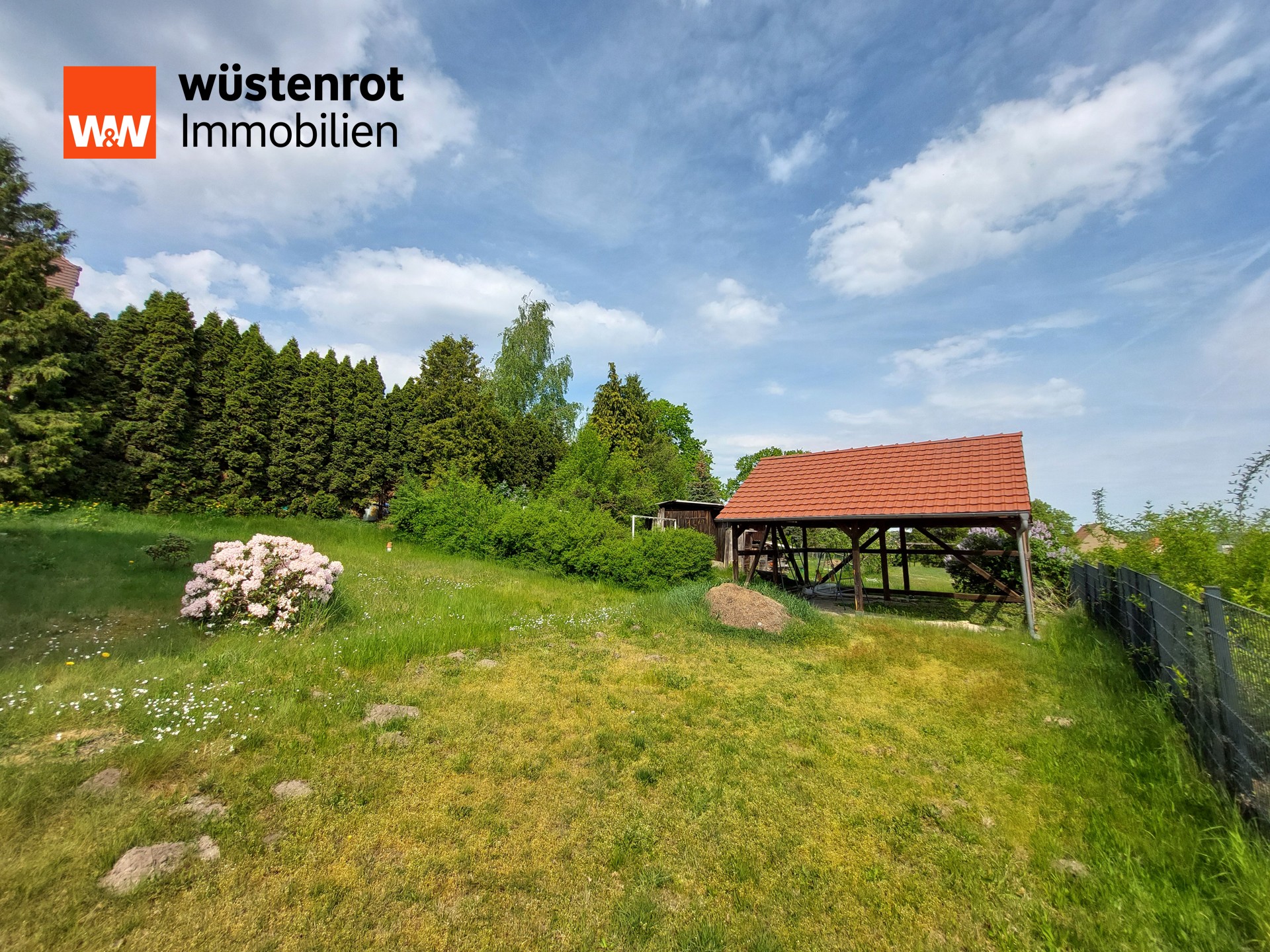 Blick ins Grundstück