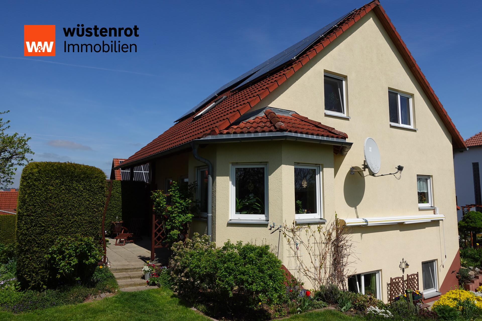 Hausansicht mit Erker