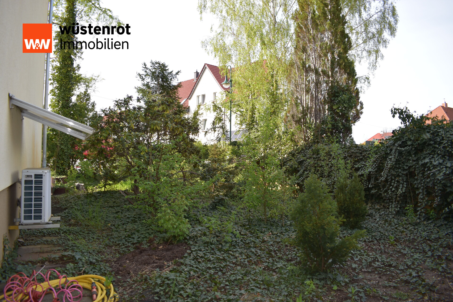 vorderer Gartenbereich