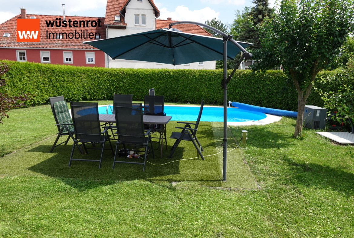 Sitzbereich vor dem Pool
