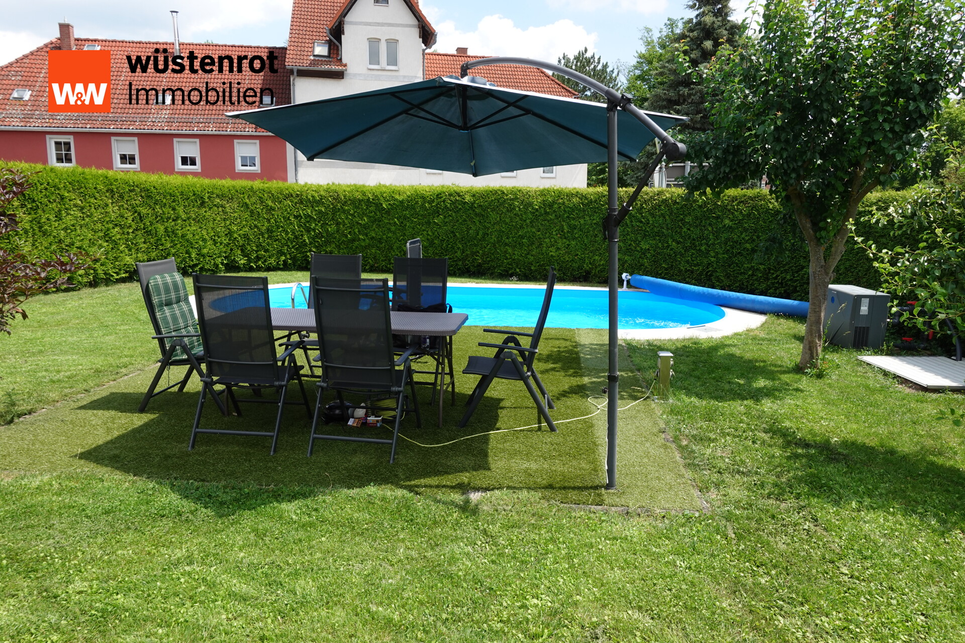 Sitzbereich vor dem Pool