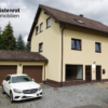 Hausansicht mit Doppelgarage