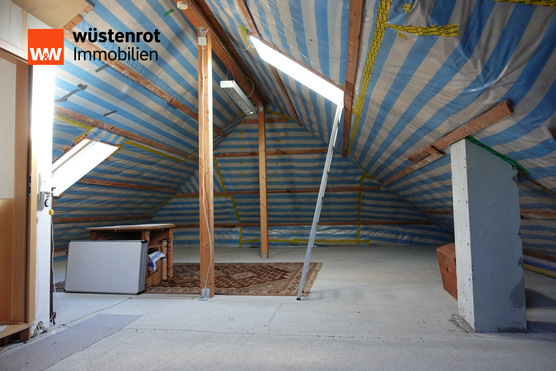 Dachboden (für den Ausbau vorbereitet) Dachboden (für den Ausbau vorbereitet)
