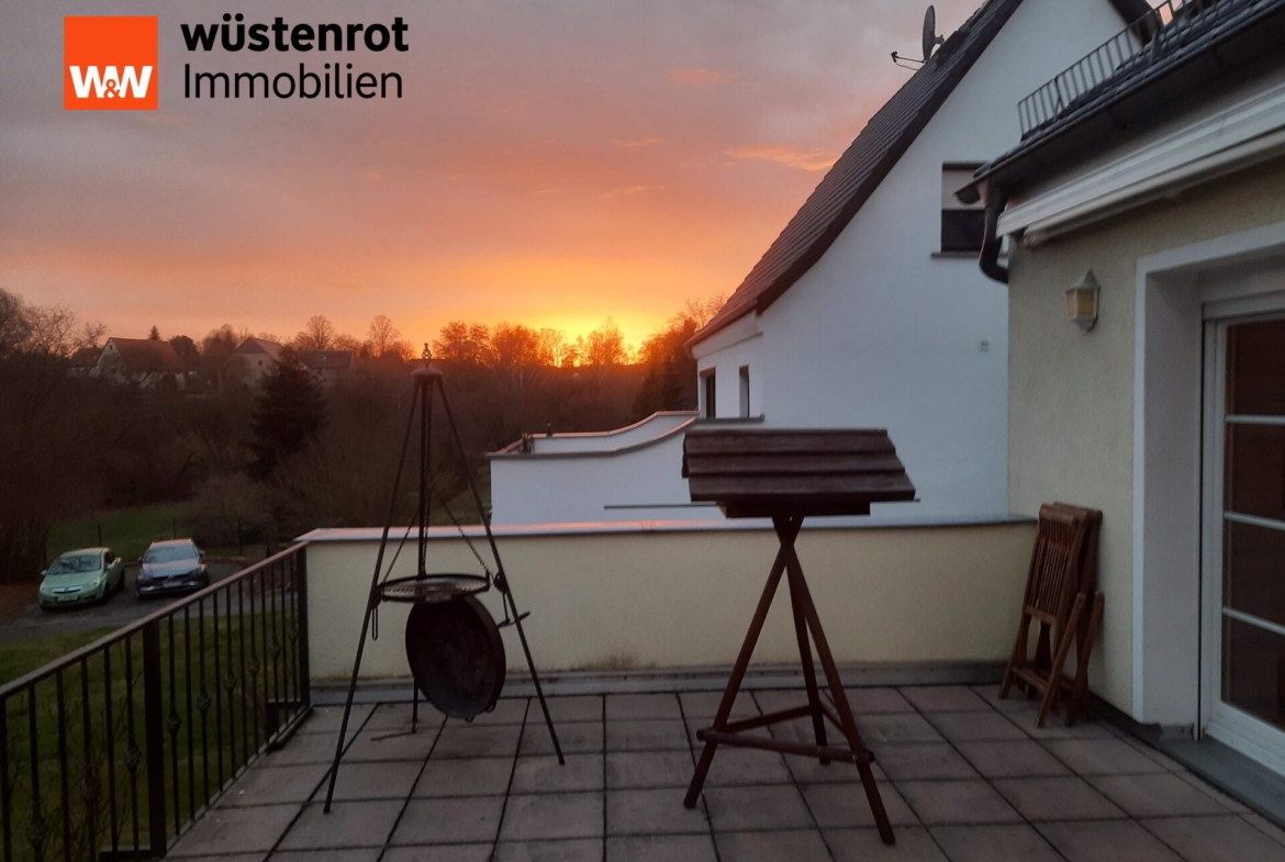 Terasse beim Sonnenuntergang