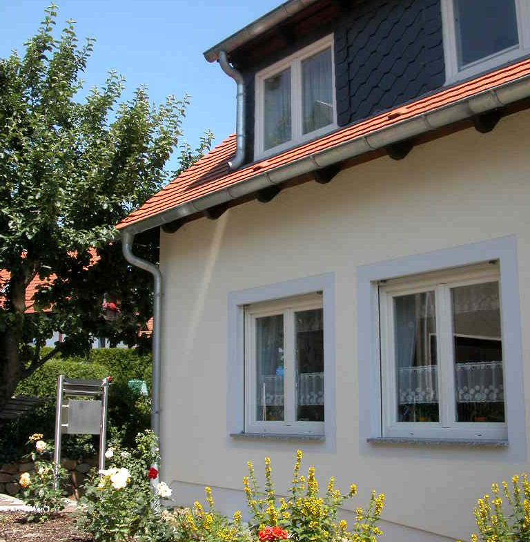 Traumhaftes Einfamilienhaus mit Süd-Balkon und Südterrasse in toller Aussichtslage
