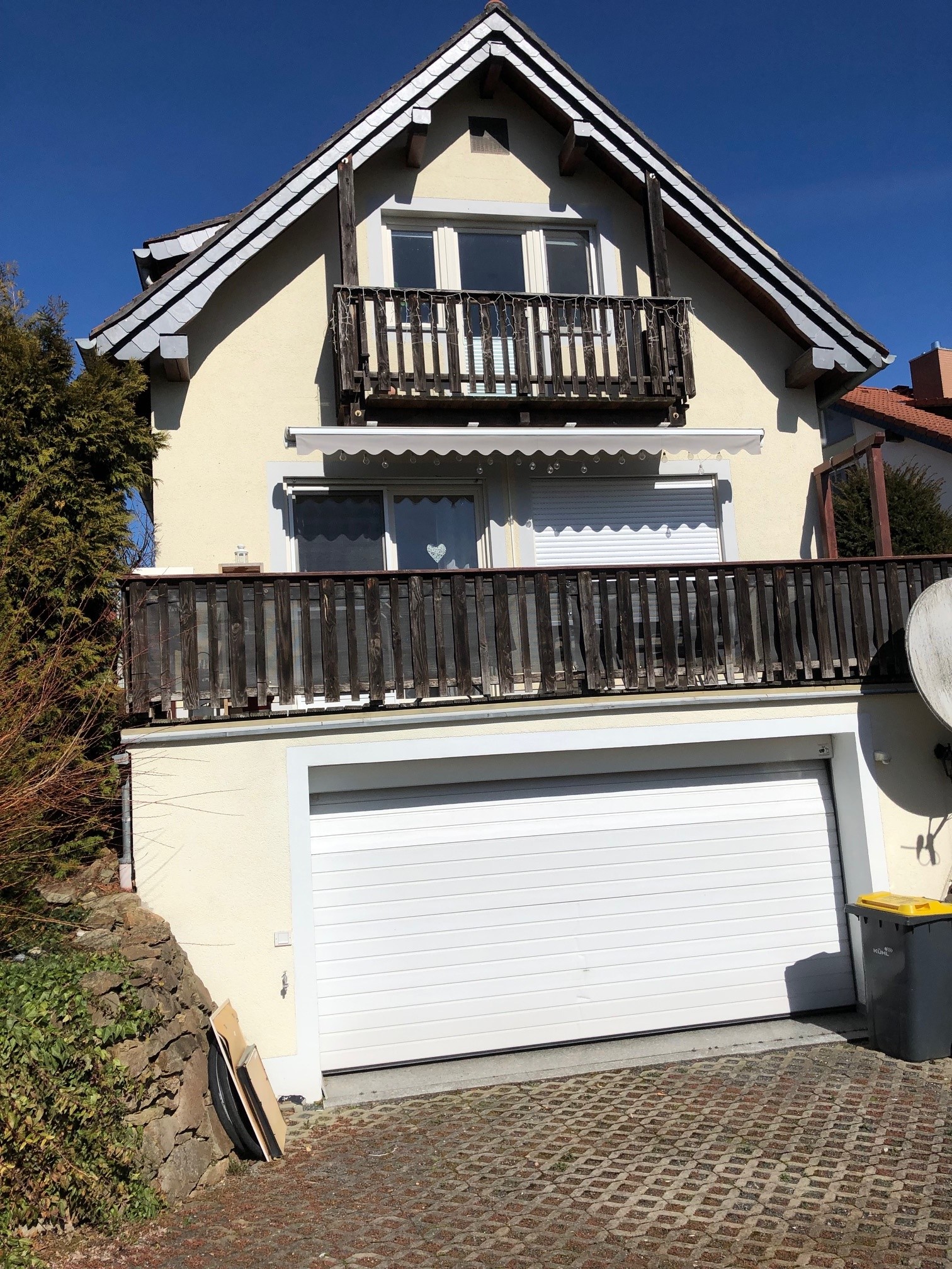 Südfassade 3 Traumhaftes Einfamilienhaus mit Süd-Balkon und Südterrasse in toller Aussichtslage