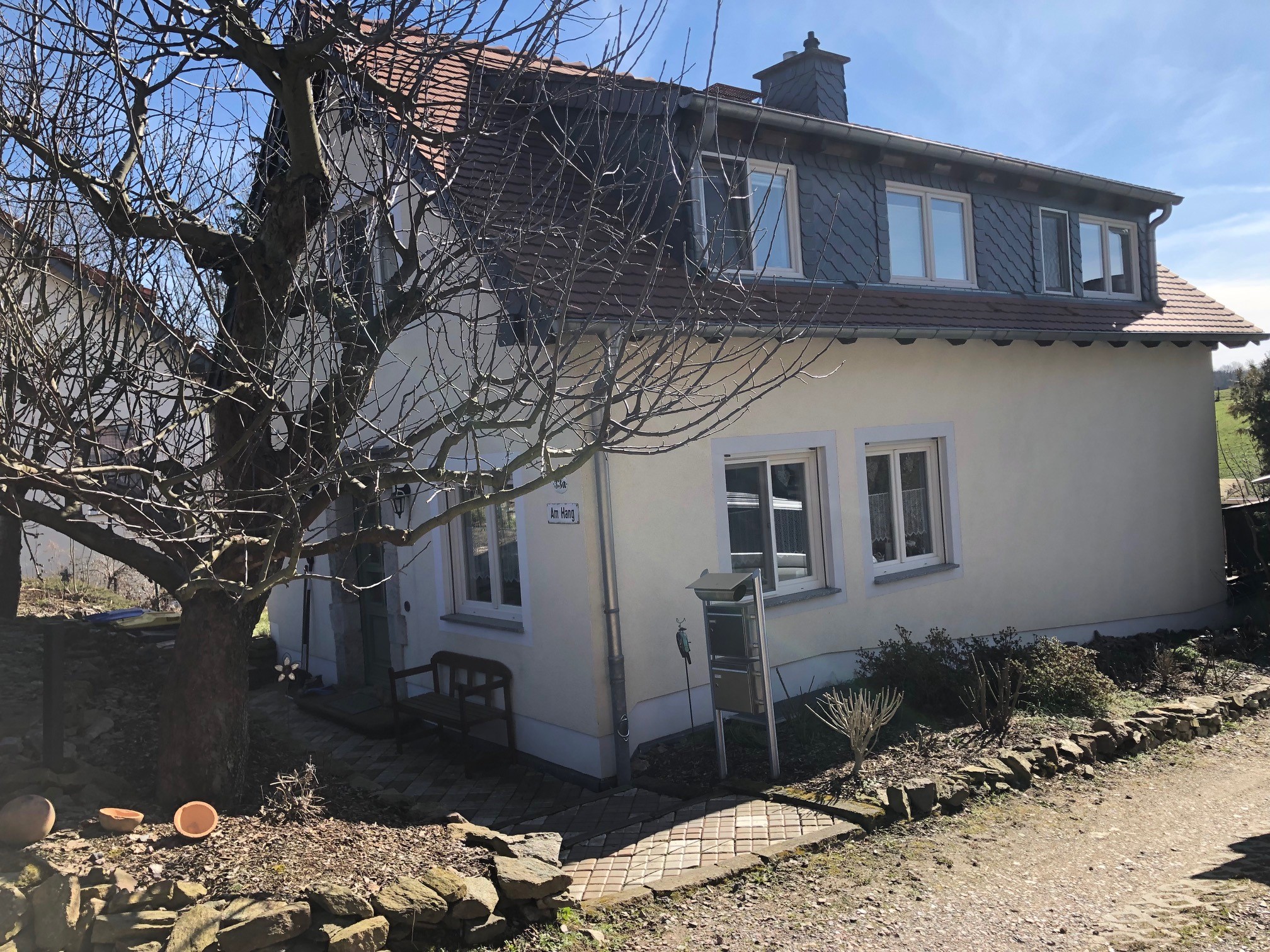Westfassade Traumhaftes Einfamilienhaus mit Süd-Balkon und Südterrasse in toller Aussichtslage