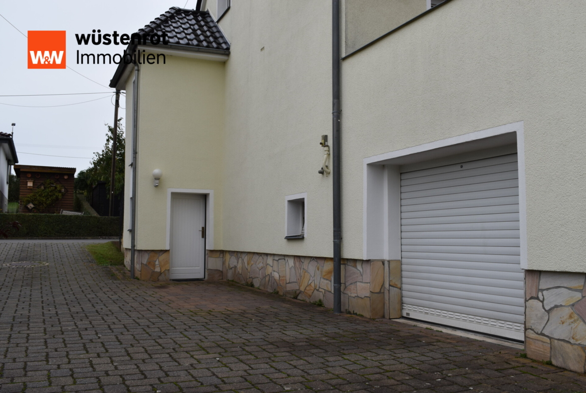 Garage und Hintereingang