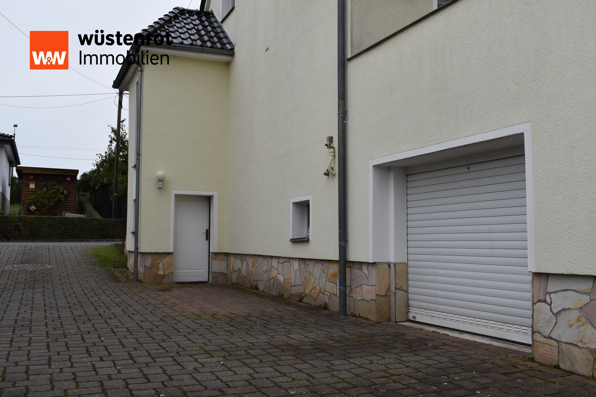 Garage und Hintereingang Garage und Hintereingang