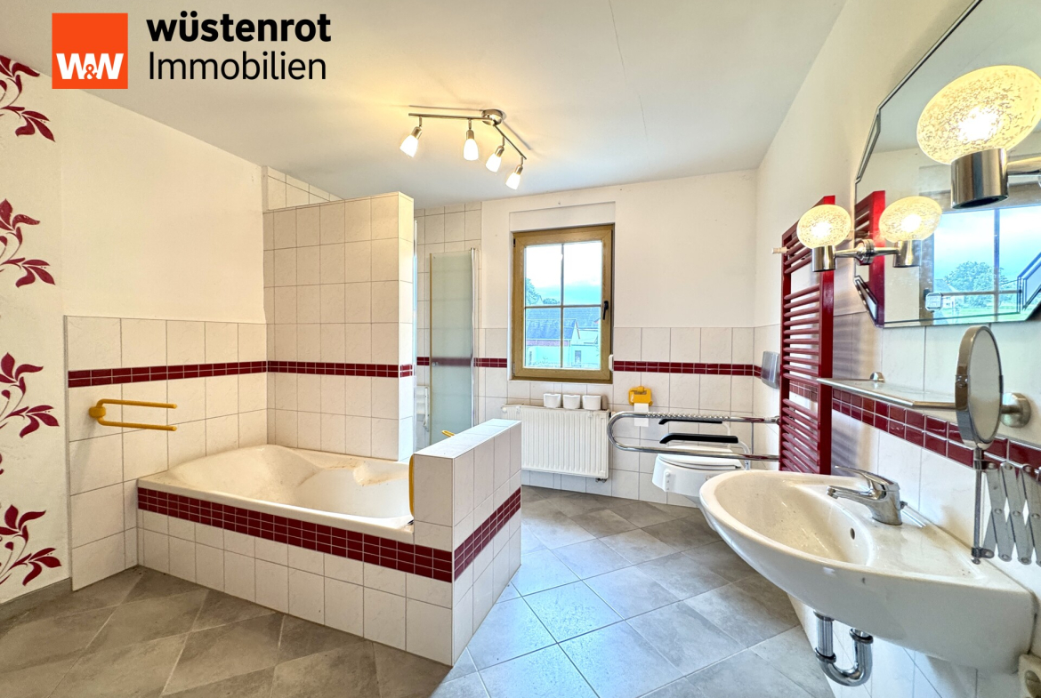 OG Bad mit Dusche und Wanne