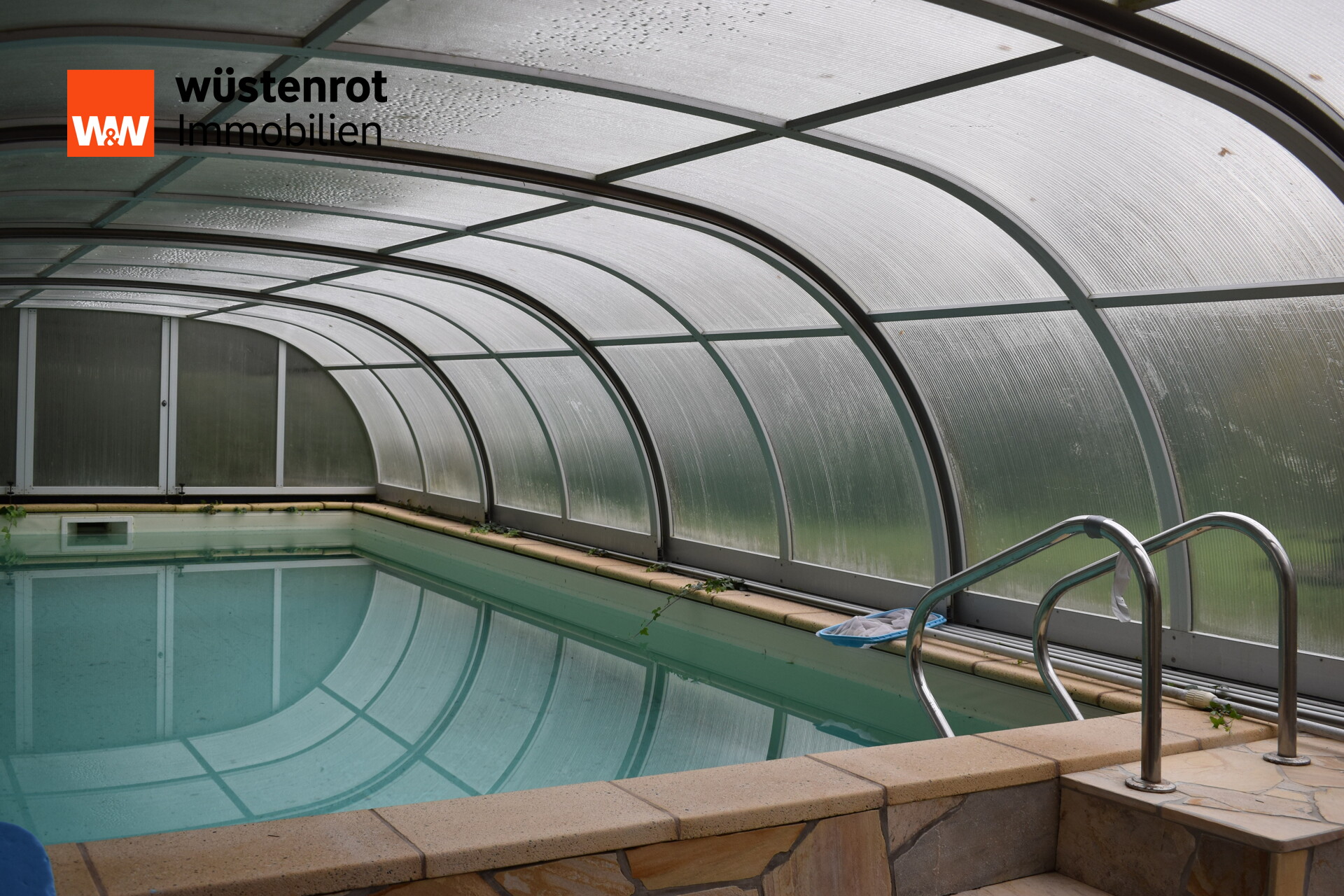 Pool mit Überdachung Pool mit Überdachung
