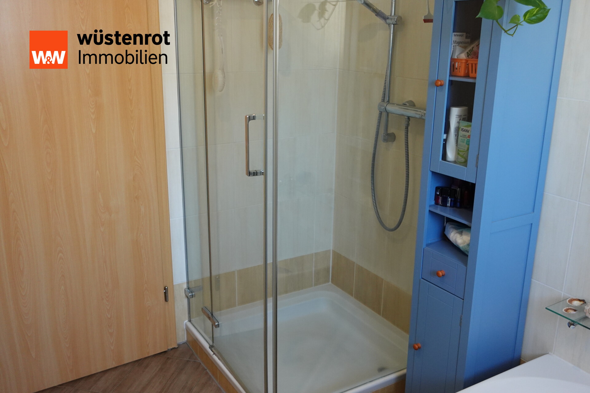 Hauptbad mit Dusche und Wanne Hauptbad mit Dusche und Wanne